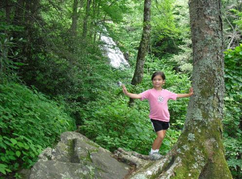 Hiking to Crabtree Falls